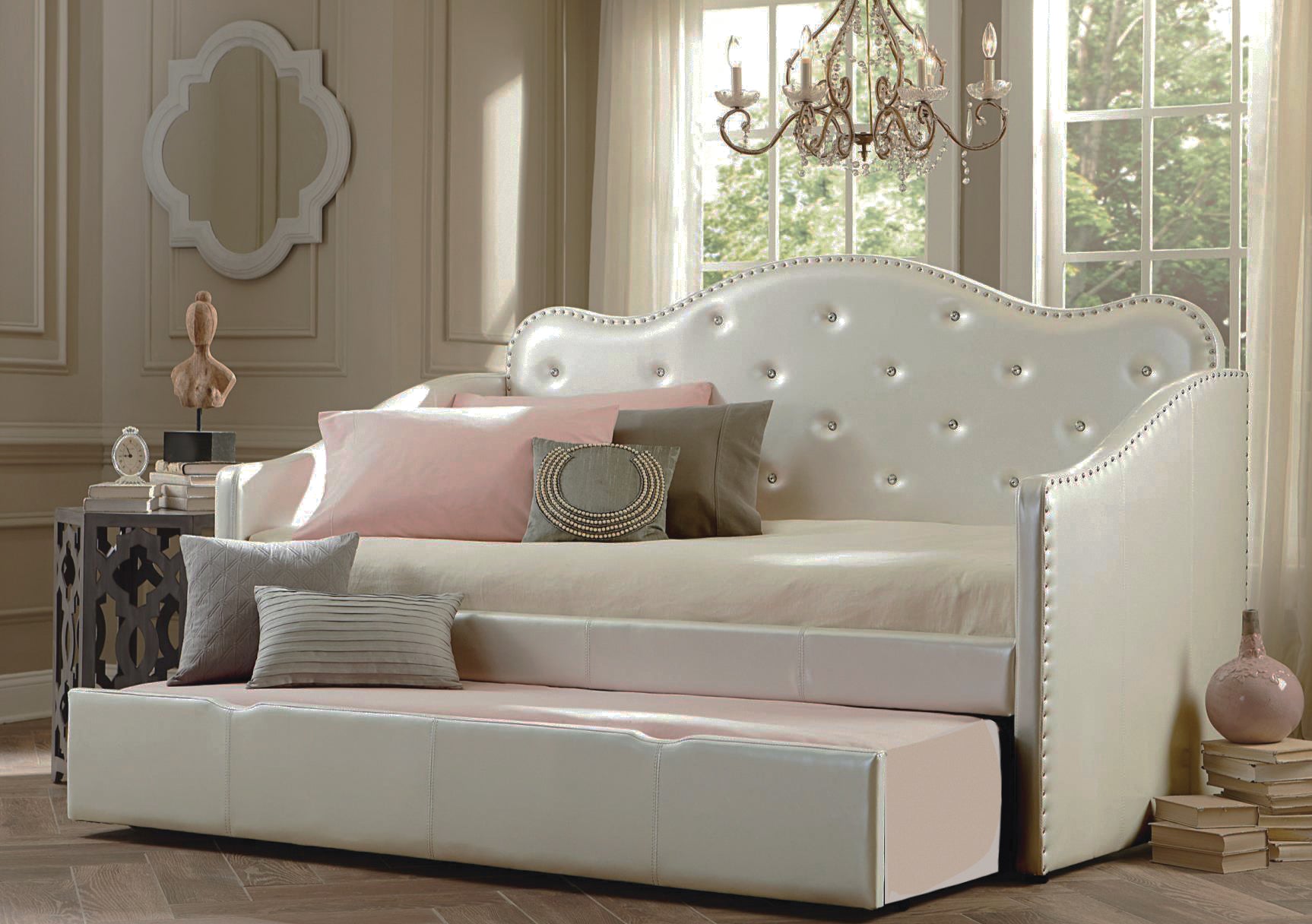 WHITE DAY BED WITH TRUNDLE - B900 image